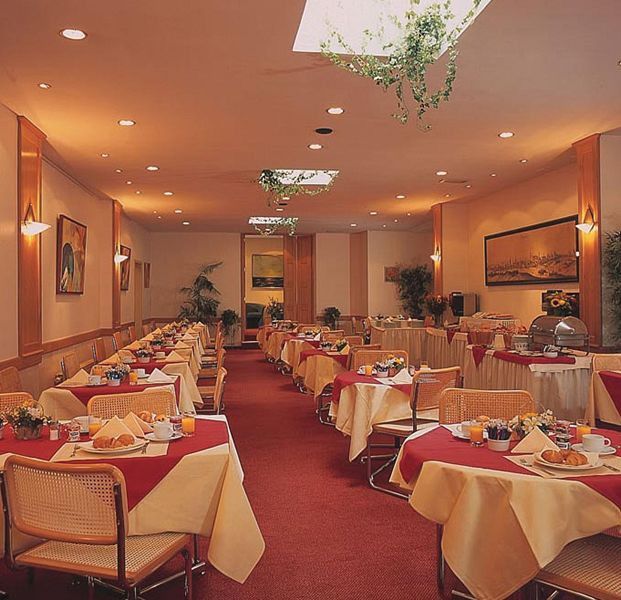 Hotel Брюксел Ресторант снимка